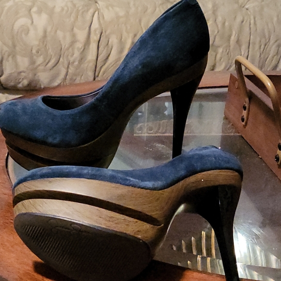 Jessica Simpson - Picture 1 of 3